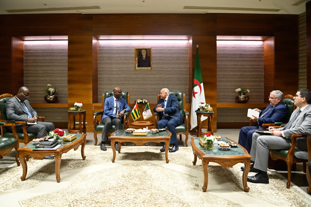 Algeria_MFA's tweet image. عشية احتضان🇩🇿لأشغال المؤتمر الدولي حول &quot;جرائم الاستعمار في إفريقيا&quot;، يوم 30 نوفمبر، والدورة الثانية عشر &quot;لمسار وهران&quot; حول السلم والأمن في إفريقيا، يوم 01  ديسمبر 2025، استقبل وزير الدولة، وزير الشؤون الخارجية، @Algeria_MFA ، السيد @AhmedAttaf_Dz ، نظيره التوغولي السيد
@rdussey