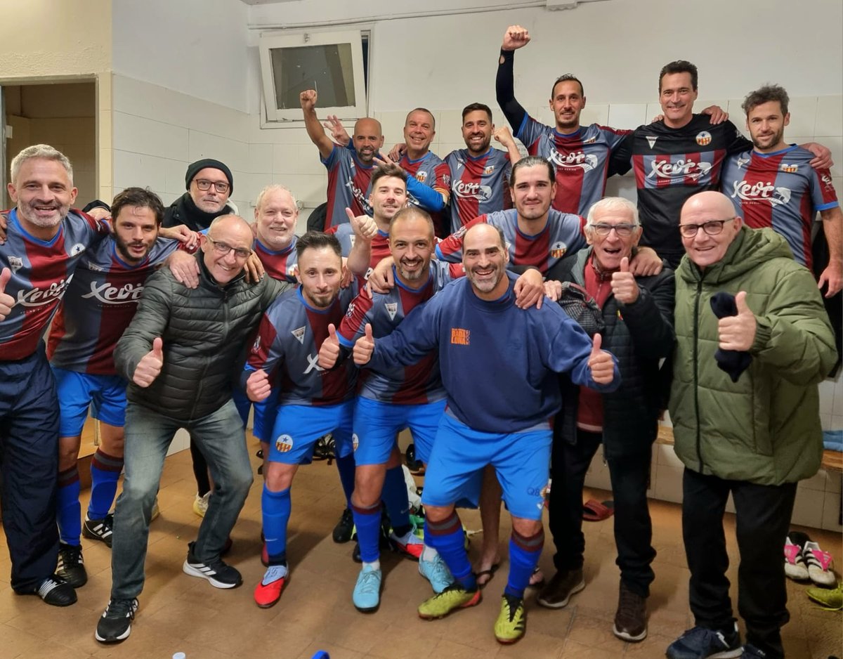 Seguim!! @Vet. <a href="/CFMolletUE/">CF Mollet UE</a> 3, <a href="/VeteransJupiter/">Agr Vet CE Júpiter</a> 4 
⚽⚽Iago⚽ Marquinhos ⚽Pablo 🩶❤️ #56AnysVetJupiter <a href="/xeviestudi/">Xevi Estudi</a> #GumperApi #Q8PereIV