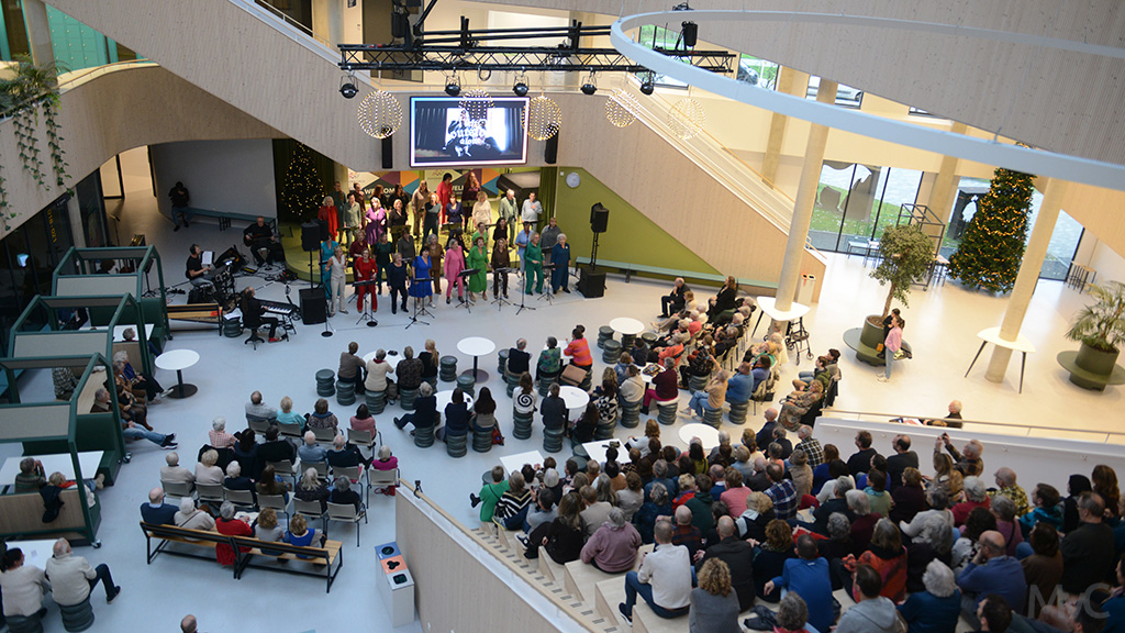 Het was vanmiddag gezellig druk bij het concert van Pop soul koor Rosmalen op het <a href="/rodenborch/">Rodenborch-College</a> College in #rosmalen