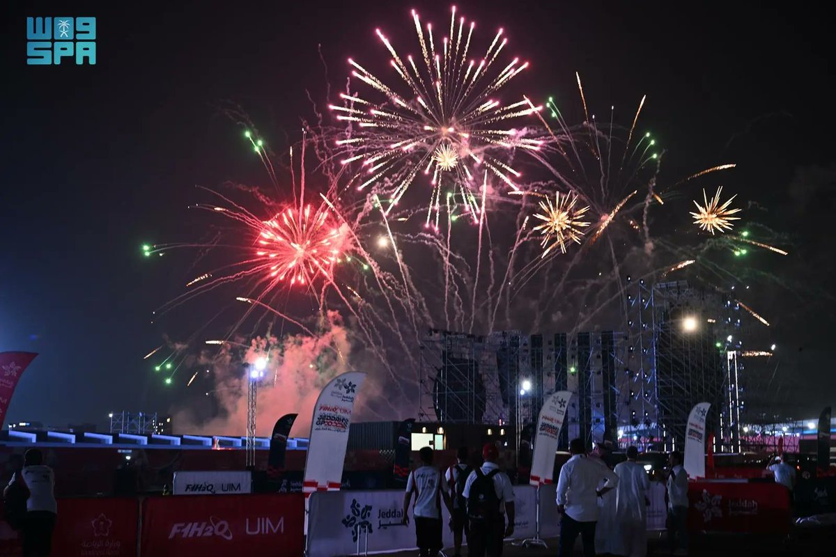 SPA_Spor's tweet photo. الألعاب النارية تُضيء سماء جدة في ختام منافسات جائزة جدة الكبرى 2025 في بطولة العالم للزوارق السريعة (F1H2O).
#واس https://t.co/2CKVilCXLr