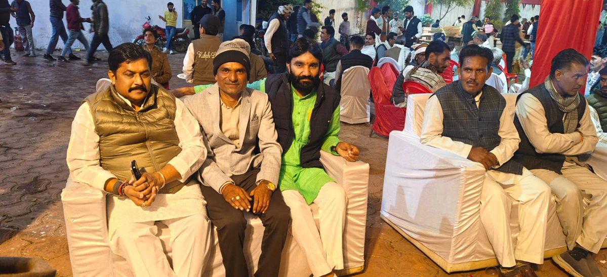 DrKPSinghYadav's tweet image. अशोकनगर से बगुलया गार्डन में पूर्व सरपंच सलमाई श्री दलबीर सिंह यादव जी के सुपुत्र एवं पूर्व सरपंच रामवीर सिंह यादव सेमरी टंकी की सुपुत्री के शुभ विवाह समारोह में सम्मिलित होकर शुभकामनाएं प्रेषित की