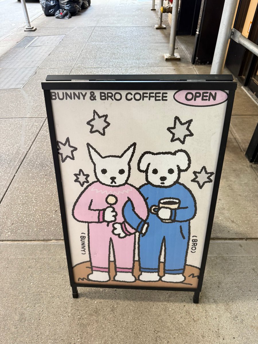 vqxnxoj's tweet image. This black sesame latte is so delicious! ☕️ I&apos;ve been craving it so much in Ann Arbor.