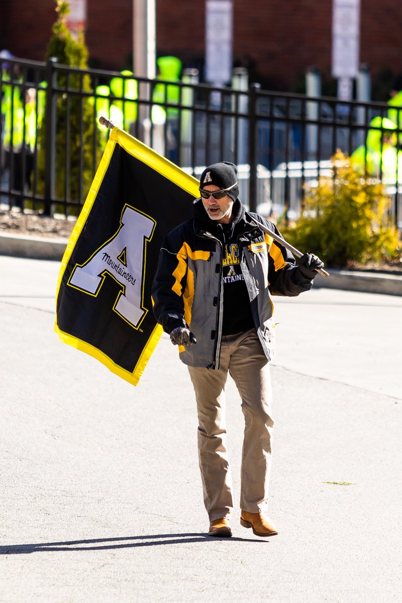 appstatesports's tweet photo. The cold never bothered us on ๐๐ผ๐๐ ๐ฟ๐ผ๐! ๐งค
#GoApp #BeatAState https://t.co/TxZ9SYL9mF