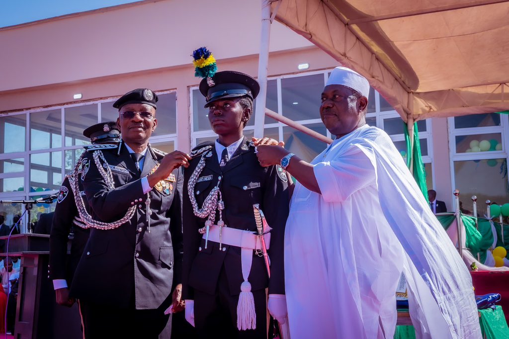 PoliceNG's tweet image. 1,187 CADETS GRADUATE FROM THE NIGERIA POLICE ACADEMY; COMMISSIONED AS ASSISTANT SUPERINTENDENTS OF POLICE

The President and Commander-in-Chief of the Armed Forces, His Excellency Bola Ahmed Tinubu, GCFR, today, 29th November 2025, commissioned One Thousand One Hundred and…