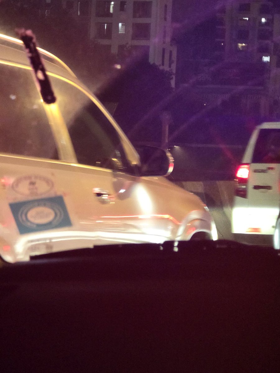 bawee23's tweet photo. So people are stuck in traffic and this so called VIP has the audacity to blow the siren n move ahead stopping cars 
@RoadsOfMumbai @MumbaiPolice @CPMumbaiPolice @narendramodi @PMOIndia this VIP culture should be banned in this country https://t.co/QWefr6MbtG
