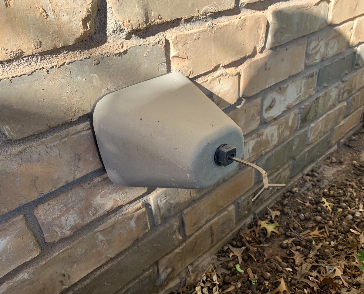 Cold front moving south through the KCBD/FOX34 area. Wind already NNE, will become a chilly breeze this aft’noon. Lubbock low tonight around 23° (low to mid-20s). Are you ready? Steve’s 4 Ps of cold weather: Protect plants, pipes, pets (and livestock), and people. Or is that 5Ps?