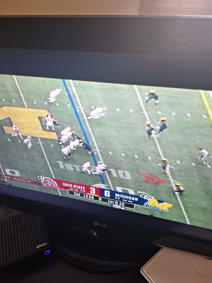 #Saturdaydinner #michiganvsohiostate for champagne shallot wallnut dressing albacore tuna roma tomatoes garbanzo beans and organic olives as perfection for Saturday dinner consists of albacore tuna