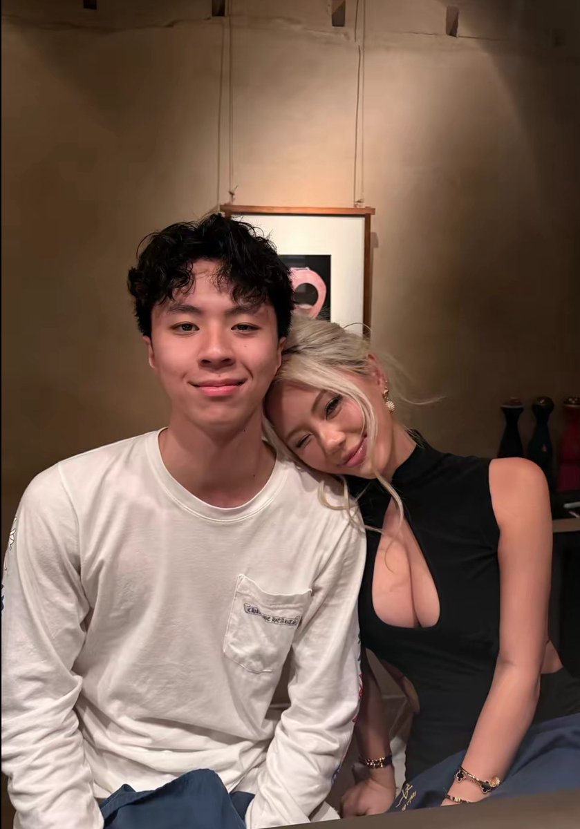 SlatDontMiss's tweet image. Ray &amp;amp; his girlfriend were seen spending time with each other ❤️