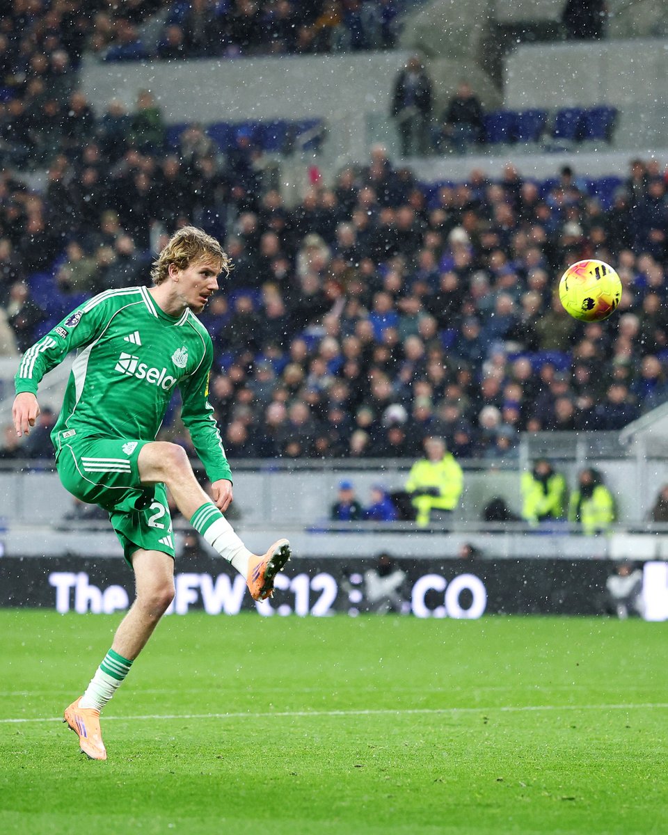 A wonderful dink over Pickford to make it three! 🇩🇪