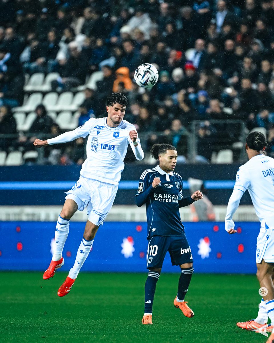 ⏱️ 20' La majorité des duels est gagnée par nos Auxerrois depuis le début du match. On continue ! #TeamAJA #PFCAJA (0-0) pic.