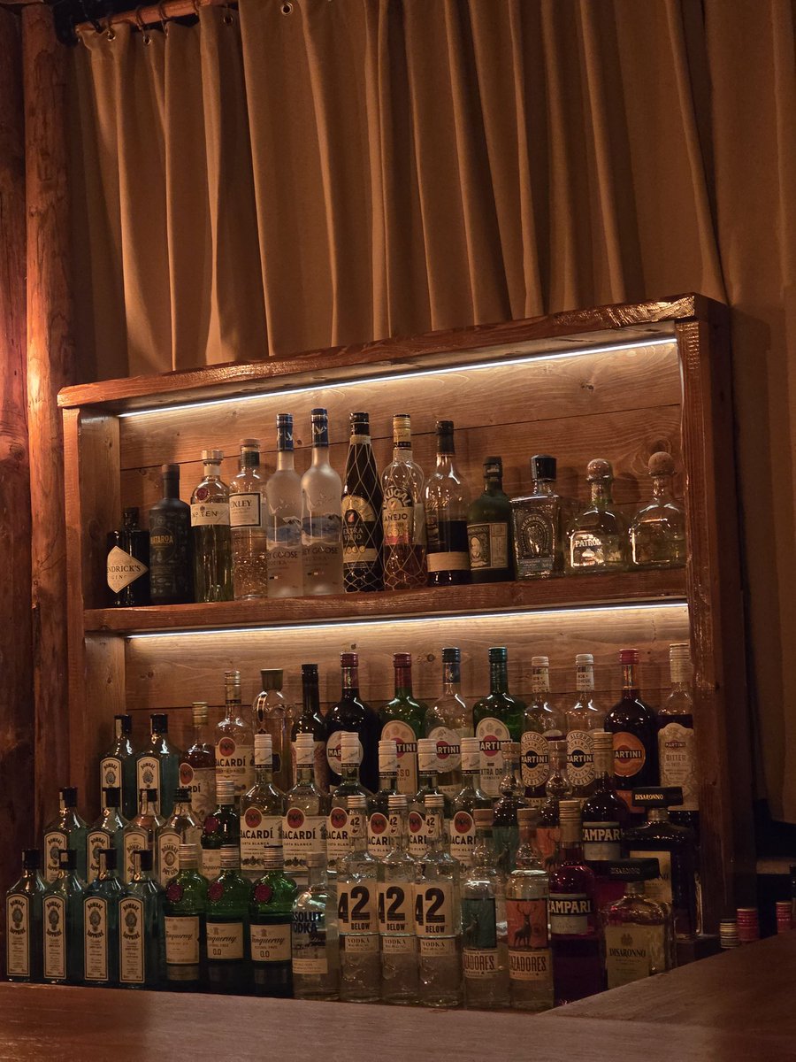 If Leon won't do it, i'm gonna do it

Enjoy your Saturday night 

Early GN, time for some drinks! 🍹🍸