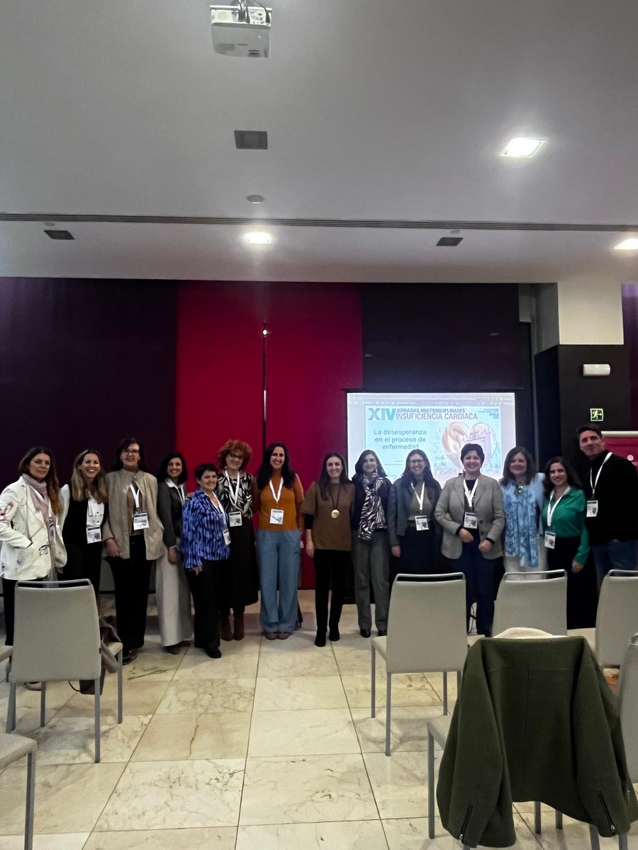 Enfermeras especialistas en comunitaria, salud mental, gestión de casos e insuficiencia cardiaca compartieron experiencias y estrategias clave para mejorar la continuidad asistencial y el acompañamiento al paciente. 
#jornadasinsuficienciacardiaca25