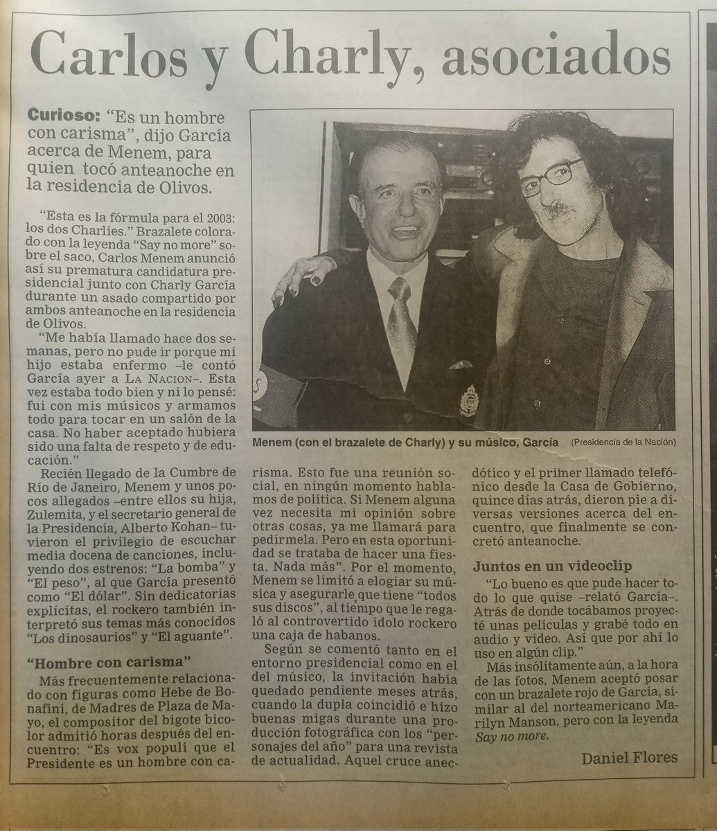 Carlos y Charly, juntos. "Esta es la fórmula para 2003", tiró Ménem, con un brazalete colorado de Say No More. Charly fue a la residencia de Olivos a comer un asado y le presentó al presidente unos temas. Archivo del Diario La Nación, de julio de 1999. ¿Recordabas este encuentro?
