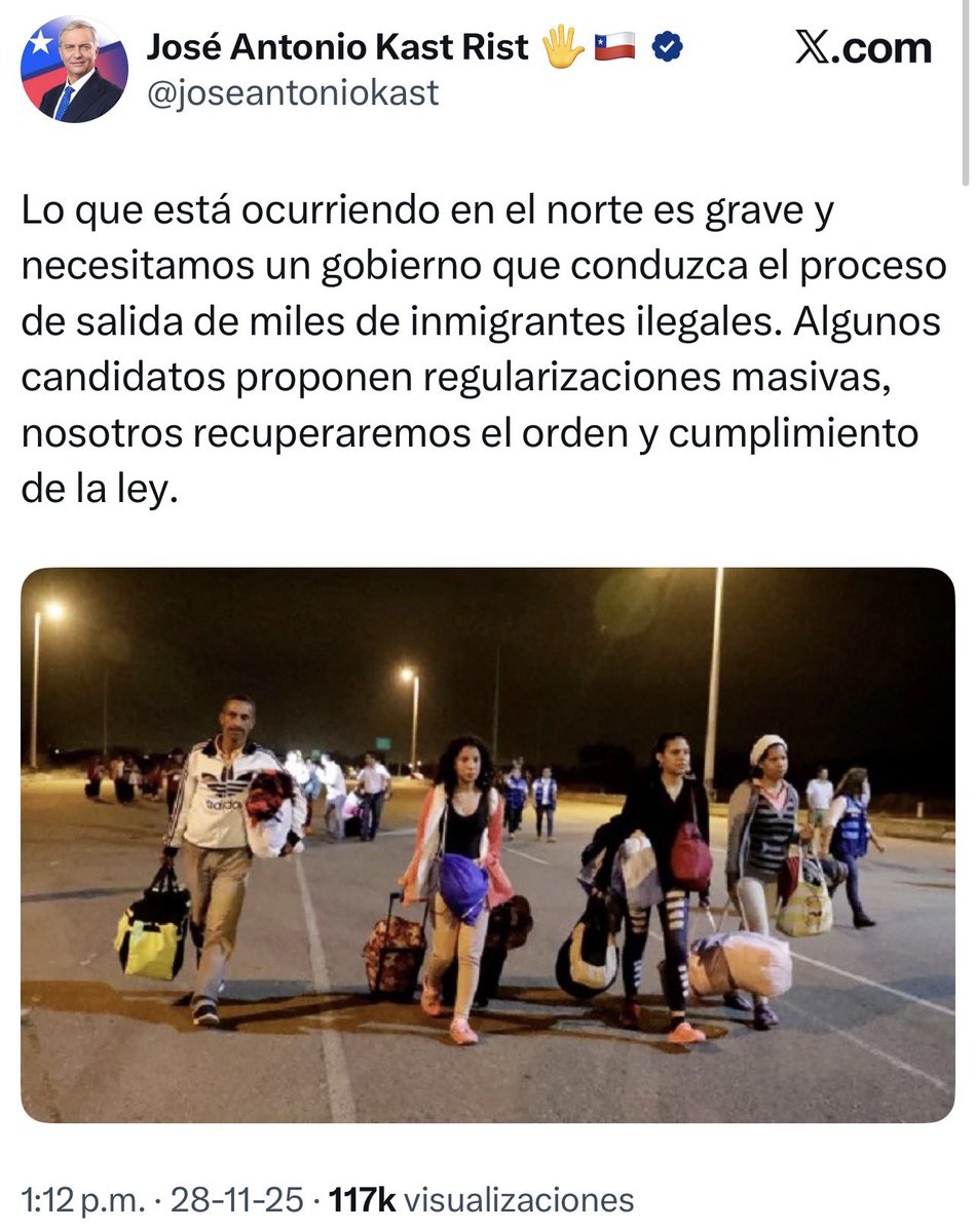daniloherrerad's tweet image. Kast tuvo que irse hasta Perú 2021 para sostener su relato. La foto que presentó como “salida masiva” de migrantes en Chile es en realidad de otro país, otro año y otra crisis. Si necesita imágenes falsas para su campaña, algo anda muy mal.