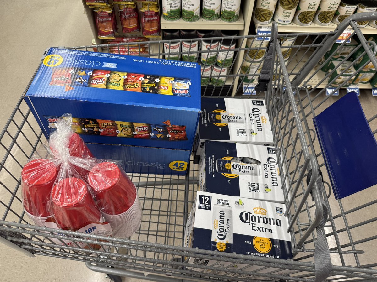 DC_Sports_Guy91's tweet image. Tailgate Prep Coming Along On This Side. Tailgate Remains Undefeated #RaiseHail #The405Crew #CommandCornerTailgate