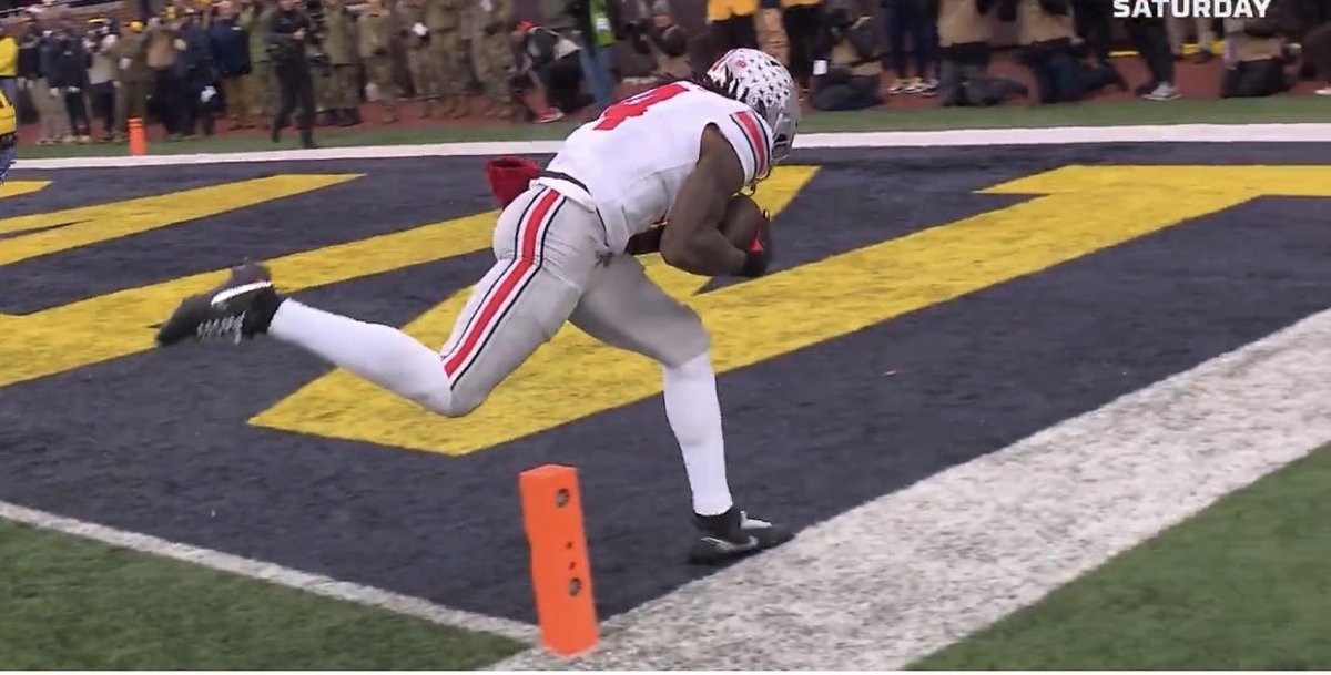 AshlynKonieczka's tweet image. loses control and gains it back when he’s out of bounds…..refs are on one today