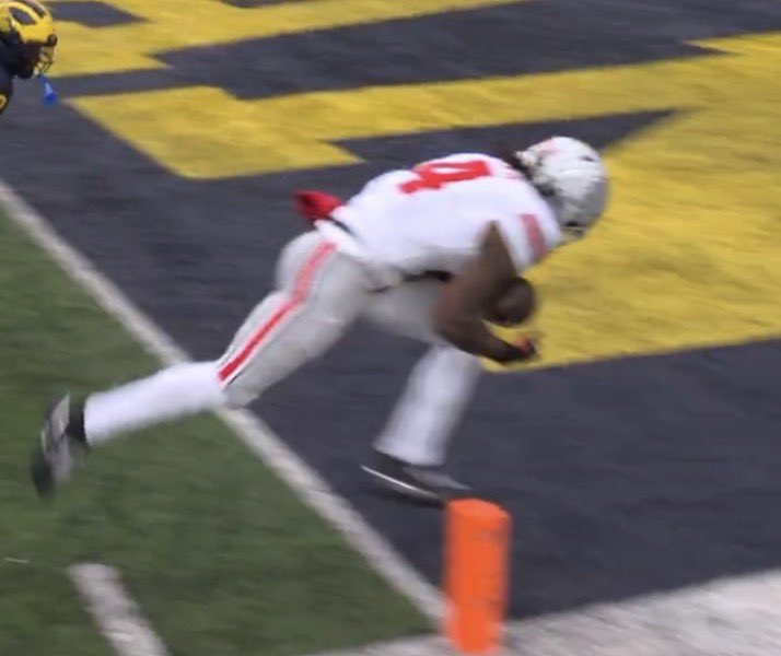 AshlynKonieczka's tweet image. loses control and gains it back when he’s out of bounds…..refs are on one today