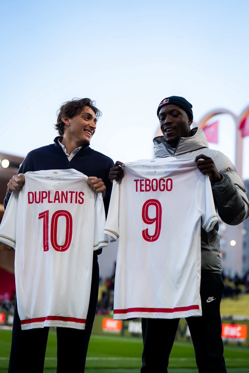 simon_madowa's tweet image. Olympic champions Mondo Duplantis and Letsile Tebogo kicked off the Ligue 1 McDonald&apos;s game between AS MONACO and PSG - Paris Saint-Germain 👏 

Ntse gatwe ga a motona Letsile 🤷!  Letsile o ko godimo thata 🔥🔥🔥