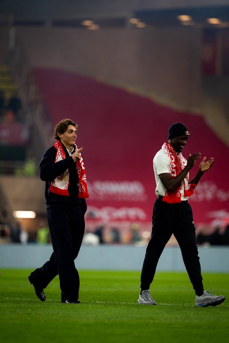 simon_madowa's tweet image. Olympic champions Mondo Duplantis and Letsile Tebogo kicked off the Ligue 1 McDonald&apos;s game between AS MONACO and PSG - Paris Saint-Germain 👏 

Ntse gatwe ga a motona Letsile 🤷!  Letsile o ko godimo thata 🔥🔥🔥