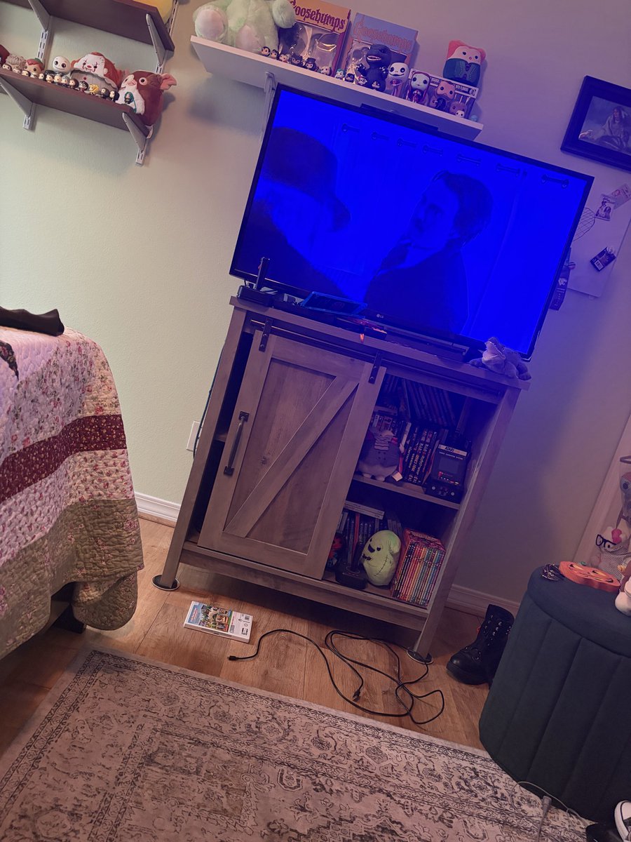 Ok what is this battle of the authors what the hell am I watching 🤣🤣 <a href="/JeffKirkendall1/">Jeff Kirkendall</a>