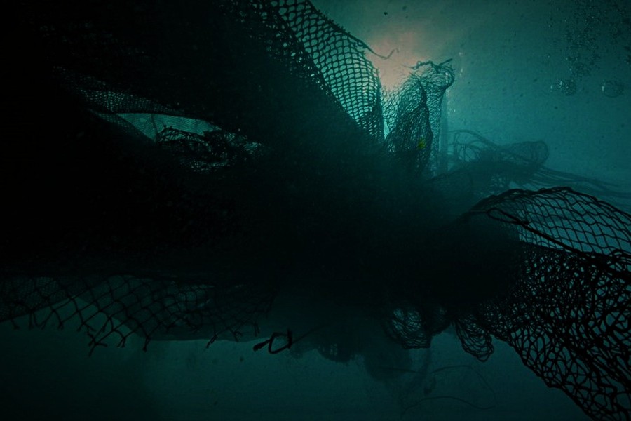 WetTribe's tweet photo. Ghost gear accounts for at least 10% of all marine litter and comprises approx. 46% of the #GreatPacificGarbagePatch. Estimates are that #GhostNets kill at least 136,000 seals, sea lions, and large whales annually, in addition to countless other species. #WetTribe #TidetotheOcean https://t.co/o5DsiN31fq