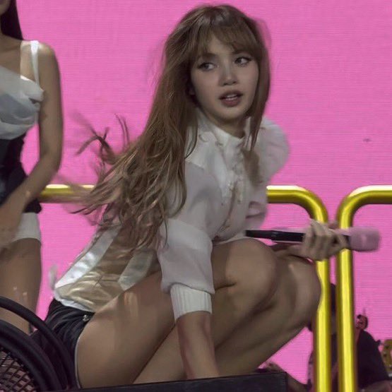 WHO LOOKS LIKE THAT?!?!