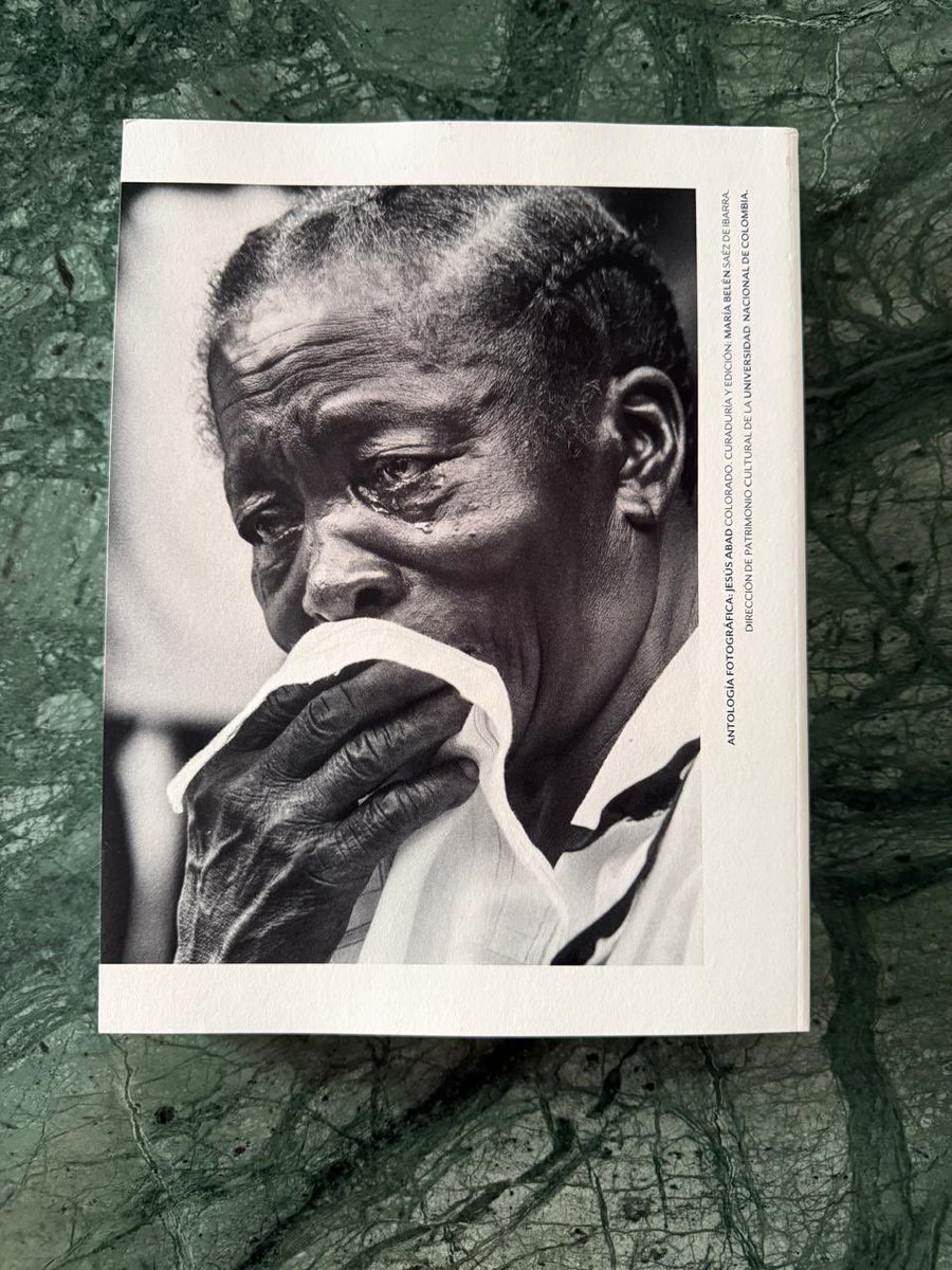 Un bonito obsequio del embajador de Noruega en Colombia: El testigo, memoria fotografía y documental del conflicto armando colombiano, realizado por @jesusabadcoloradol y que es un texto imprescindible para la memoria y la reparación.