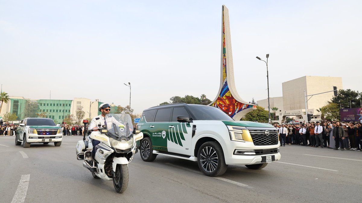 Anas_Khattab_sy's tweet photo. مركبات حديثة، وهوية جديدة، وقريبًا لباس عصري... خطوة تعبّر عن رؤيتنا لمؤسسة أكثر حضورًا وانضباطًا.  

نعمل على صياغة هوية بصرية شاملة لوزارة الداخلية، تستمدّ روحها من هوية جمهوريتنا؛ هوية نعتزّ بها، ونراها امتدادًا لقيم الوطنية، والانتماء، والعمل المخلص. هوية تليق بسوريا الحديثة https://t.co/RN7ekDPU4o