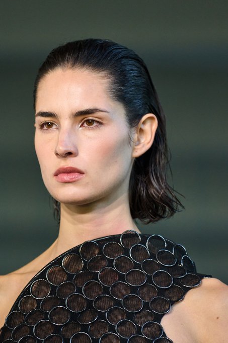 دليلك من هي لتصغير المسام الواسعة وتحقيق نعومة البشرة المخملية 