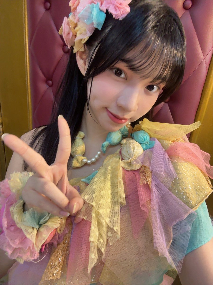 MALAM OLLL, terima kasih untuk kira kira girls hari iniii 💗 senang sekali bisa tampil di setlist ini 🫶🏻 terima kasih untuk semua semangat dan antusias yang kalian berikan 💐 semoga bisa menutup hari kalian dengan baik yaaa 😼 selamat istirahat semuaa, see you nantii!!!