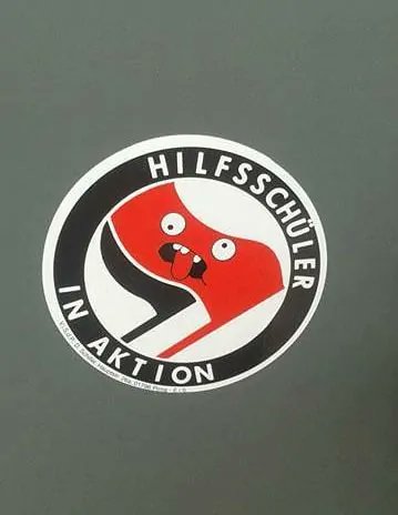 Wer die Faschisten sind konnte heute in #Gießen wieder jeder sehen! Danke an alle #afd Mitglieder die sich von diesen #Antifa Terroristen nicht haben provozieren lassen! Gute Besserung allen verletzten Teilnehmern der Veranstaltung!👍 💙