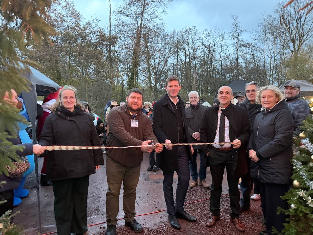 🎅🎄 Profitez de la magie de Noël lors du très beau marché de Noël sur le parking de la Dondaine, présent tout le week-end !

Félicitations à l’association Dance for life, présidée par Angelique Dalla Costa pour la réalisation de cet événement !