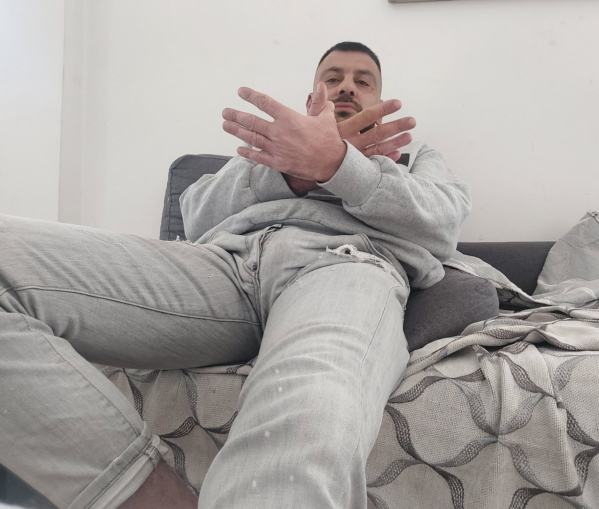 XL.pistolas tweet media