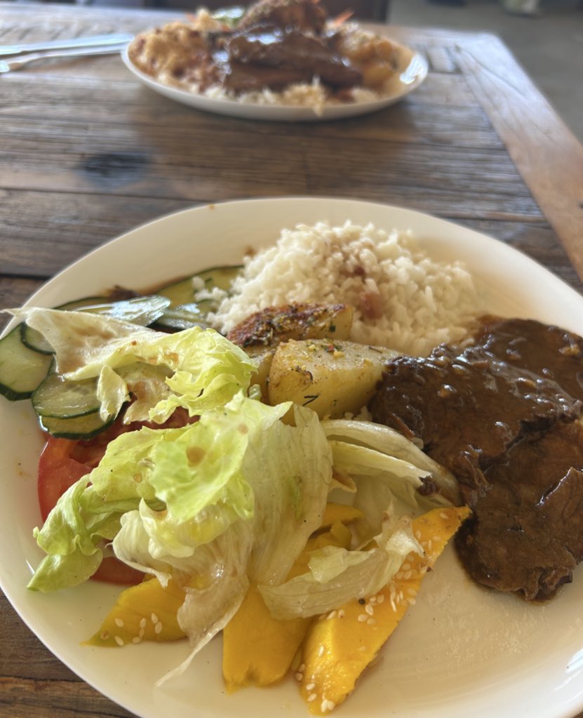 dprwianc's tweet image. era pra ser só um flerte no meu ambiente de trabalho a um ano e alguns meses atras e hoje estamos fazendo um almoço em família para celebrar o nosso NOIVADO, porque iremos nos CASAR.