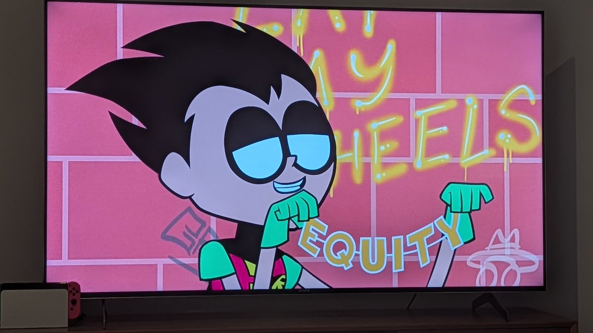 Oigo carcajadas en el salón. 
Mi mujer y mis hijos descojonándose viendo Teen Titans Go y Gritando...¡Pero si es igual que Papá! 

Visto el capítulo, me he partido de risa...
Gran recomendación para los locos del ladrillo.