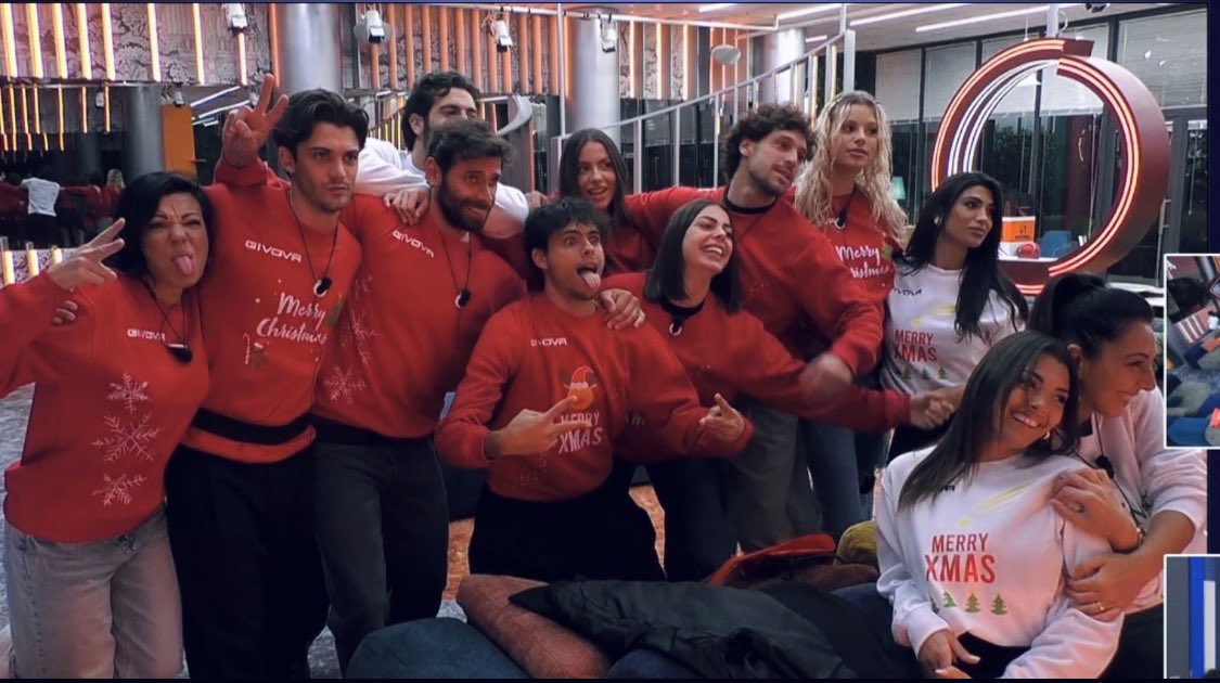 laurettacc25's tweet photo. PIERSILVIO IO FOSSI IN TE CI PENSEREI DUE VOLTE
GUARDALI 😭😭😭 #grandefratello #jonita https://t.co/TjF1eFgC0S