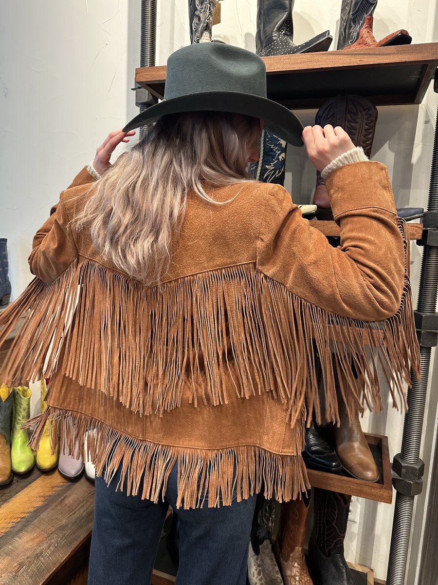 planetcowboy_'s tweet photo. She rode in from nowhere wearing a jacket that had seen a thousand sunsets. Now it’s your turn. New vintage + western arrivals live now.   
*Planet Cowboy Vintage releases for the holidays. https://t.co/iZXWpGCYva