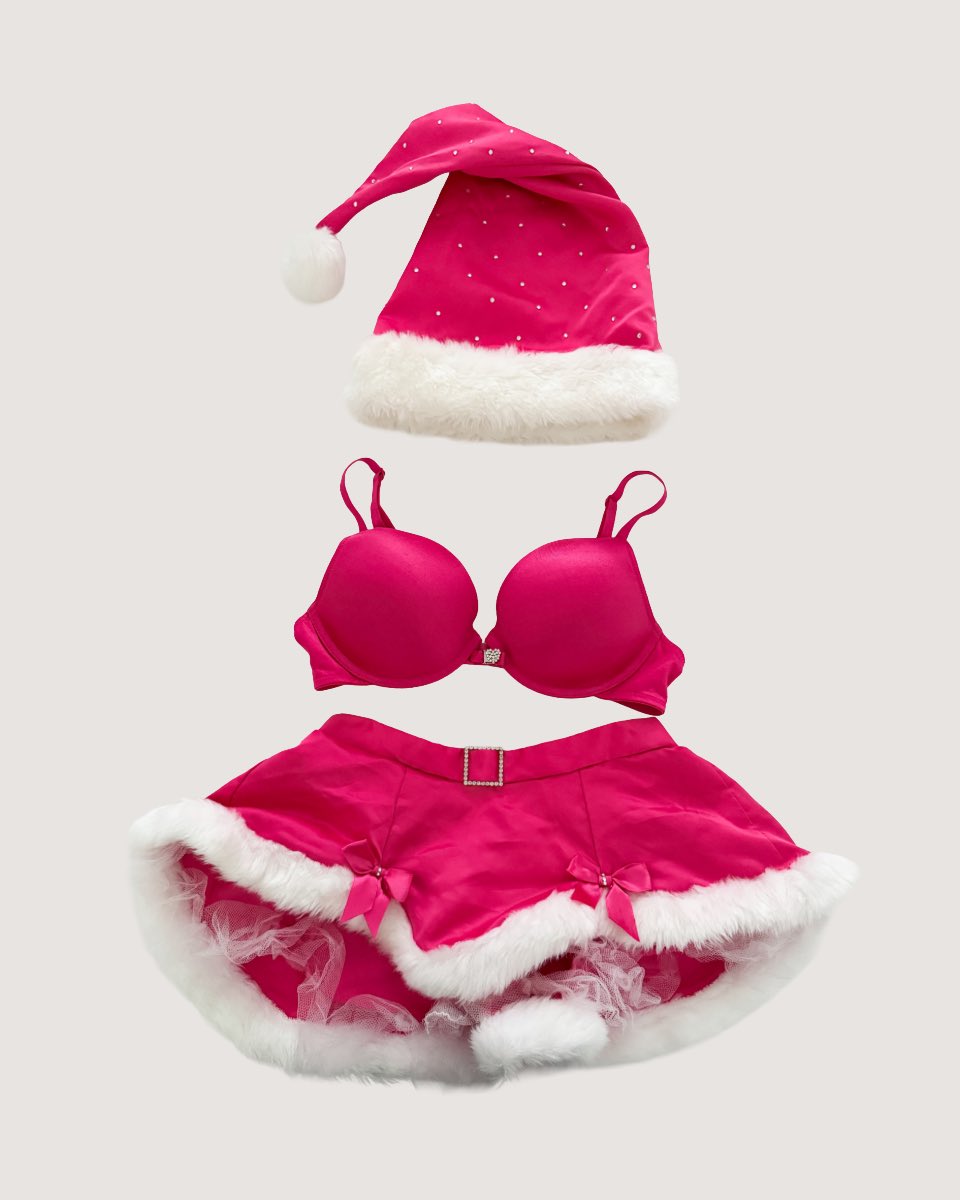 sororitevintage's tweet photo. Iconic VS Santa Baby ensembles 🎀 https://t.co/p3KjGNJP8w