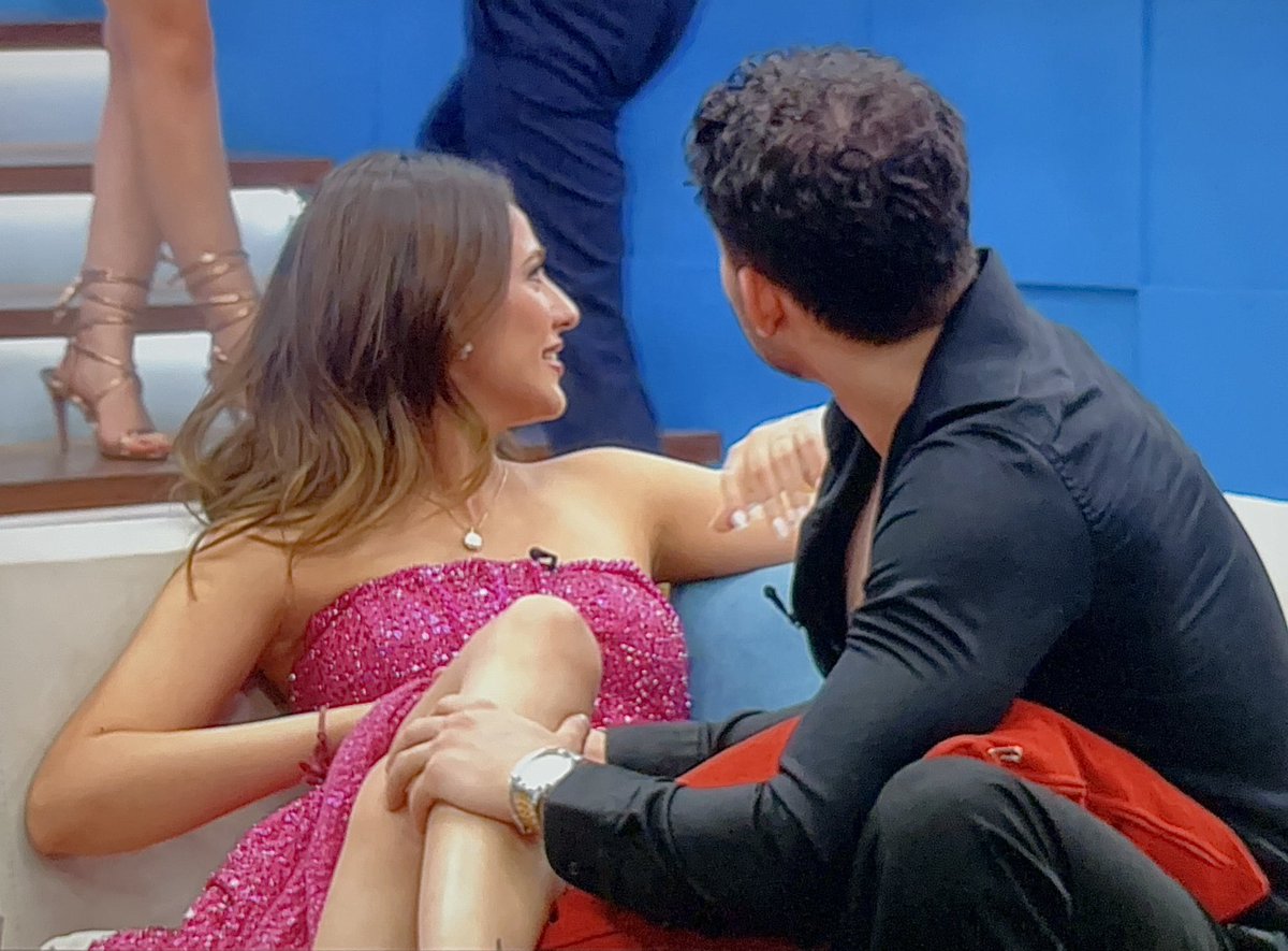 alıntılayarak dörtlü fotoğraf atabilirsiniz 

DaimaSizinle MetSu