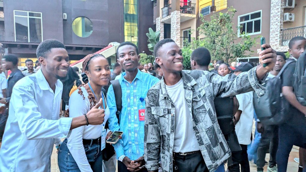 GdgBukavu's tweet image. Tout est bien qui finit bien 🥳🔥
Le grand rendez-vous de la Tech #DevFestKivu2025 s&apos;est terminé par cette suite de réseautage et séance Photo. 🥳🔥🥳

Nous disons Merci infiniment à vous tous. 

Restez brancher pour les prochaines dates.

Merci @GdgKivu @gdg_uvira @GdgBukavu