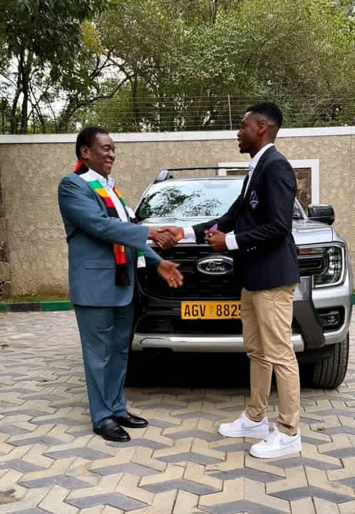 Cde Mnangagwa Rewards Walter Musona with New Vehicle‼️

Cde ED Mnangagwa has honoured Scottland FC captain Walter Musona with a brand-new vehicle after he led the club to a historic Premier Soccer League title in their debut season. 

Earlier today, the champions presented their