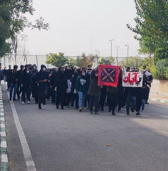 درفش کاویانی خاری در چشم ایران ستیزان