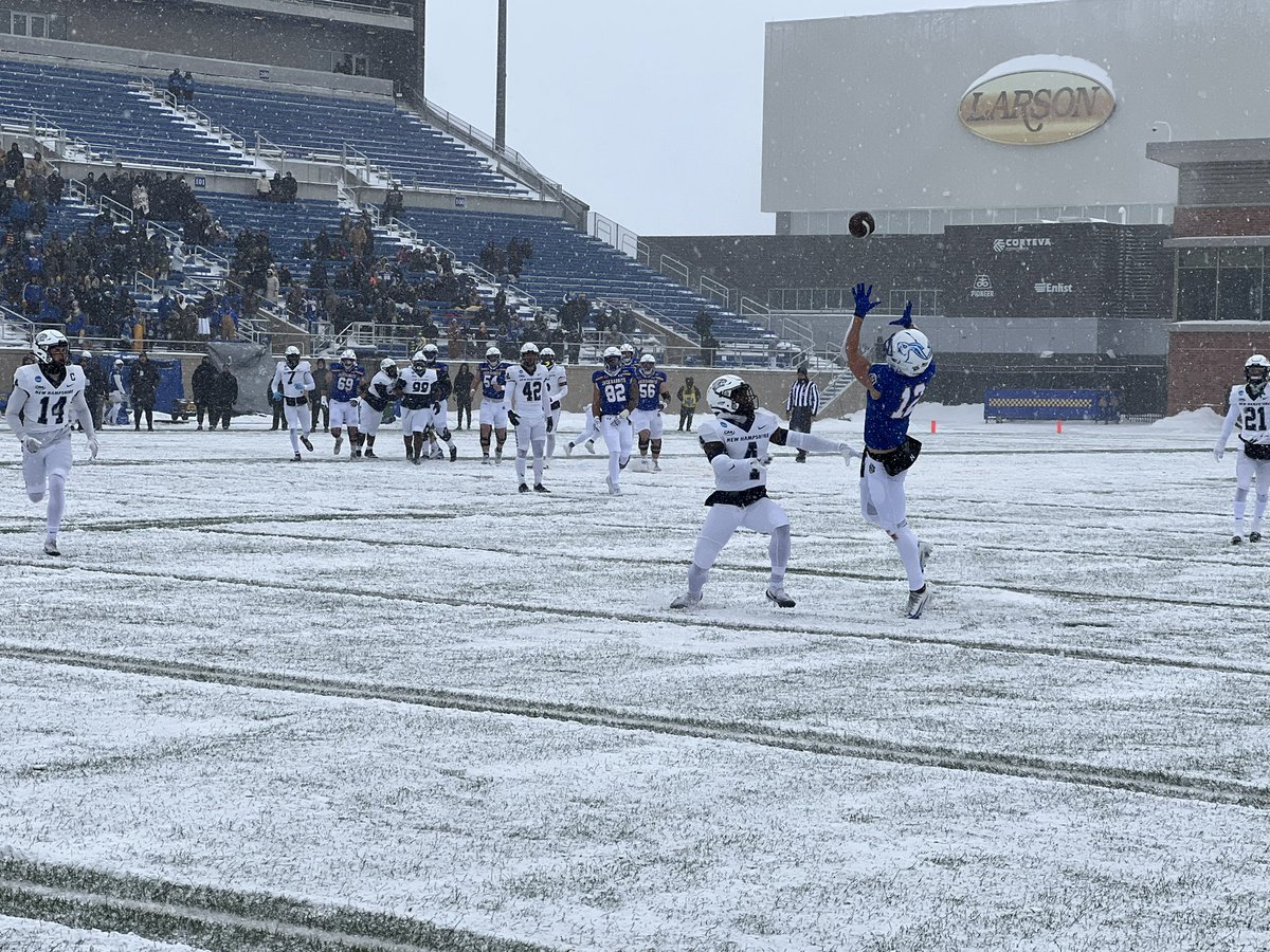 IceBorg's tweet photo. Between the game winner at UND last week and today Grahm Goering is in his BAG.  

#GoJacks https://t.co/lZwCWQrCmf
