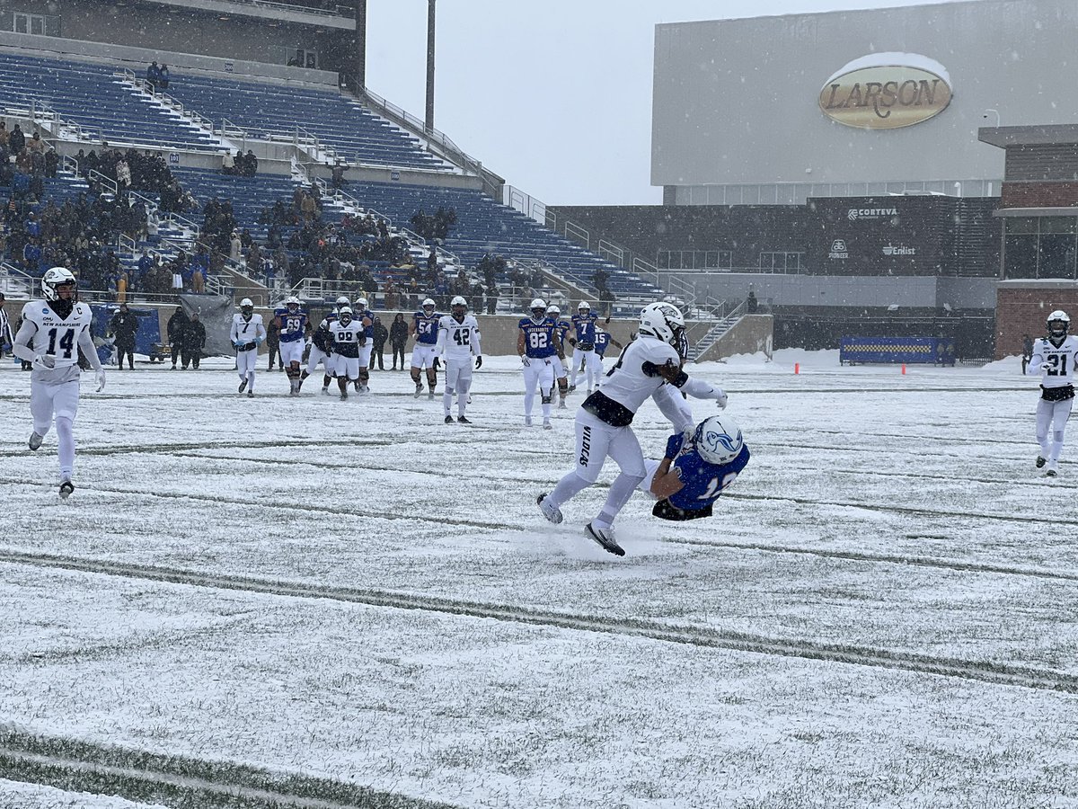 IceBorg's tweet photo. Between the game winner at UND last week and today Grahm Goering is in his BAG.  

#GoJacks https://t.co/lZwCWQrCmf