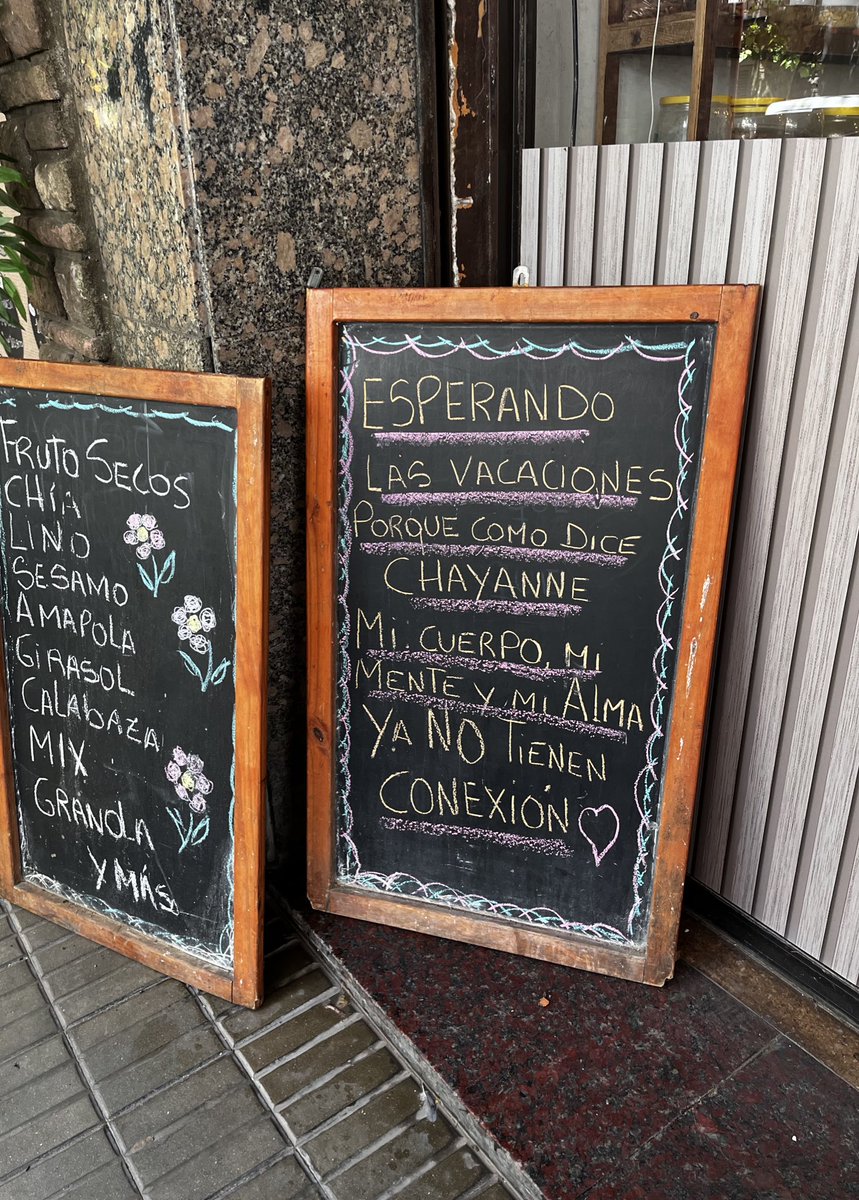 DelfiiSc's tweet photo. Yo solo vine a comprar granola https://t.co/Gy322w14g7
