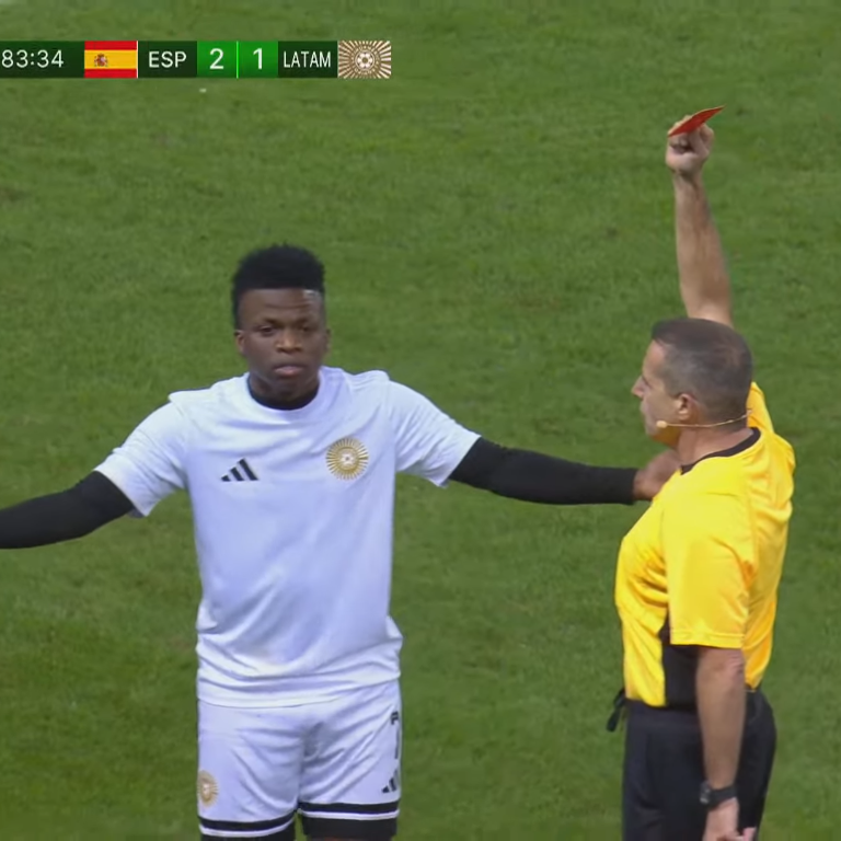 Offsider_ES's tweet photo. Cristóbal Soria cumplió un sueño: expulsar a Vinicius. https://t.co/hkYSFak7f6