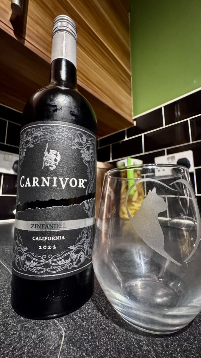 Our Random Red had to wait until Saturday this week.

So we went for a classic. I guess that means it’s not really random. But it’s one of the best Zinfandels you can buy.

10/10 #RandomRedThursday