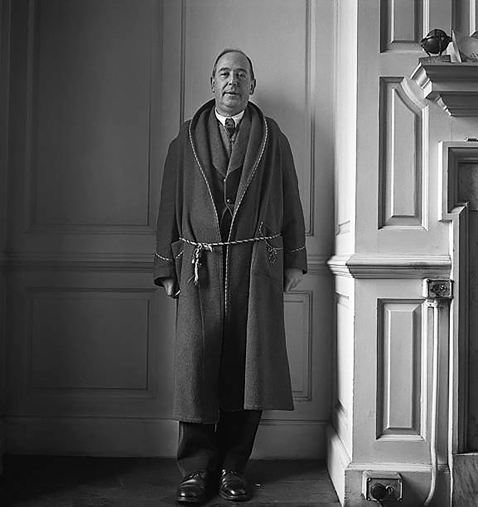 OTD in 1898, Clive Staples Lewis was born. 

"Well done, last of the Kings of Narnia who stood firm at the darkest hour."