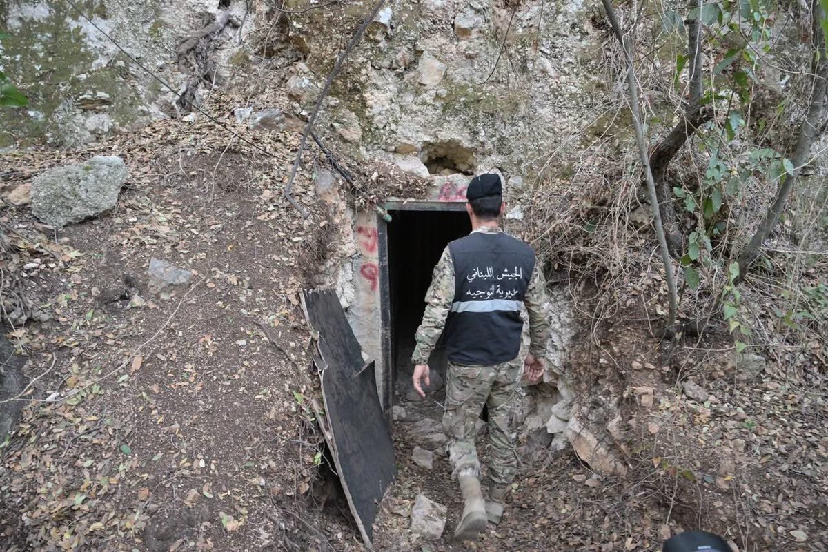 من إيجابيات صور الأنفاق التي عرضها الجيش،أنها عرفتنا بعض تضحيات شباب المقـاومة  الذين لا يعرفون طعم الراحة لا في سلم ولا في حرب، فالسلم عندهم مرحلة للبناء والاستعداد وليست مرحلة نوم واسترخاء.
علينا أن نعزّز ثقتنا بهذه المقاومة وأبطالها…
شبابنا بيرفعوا الراس.❤️