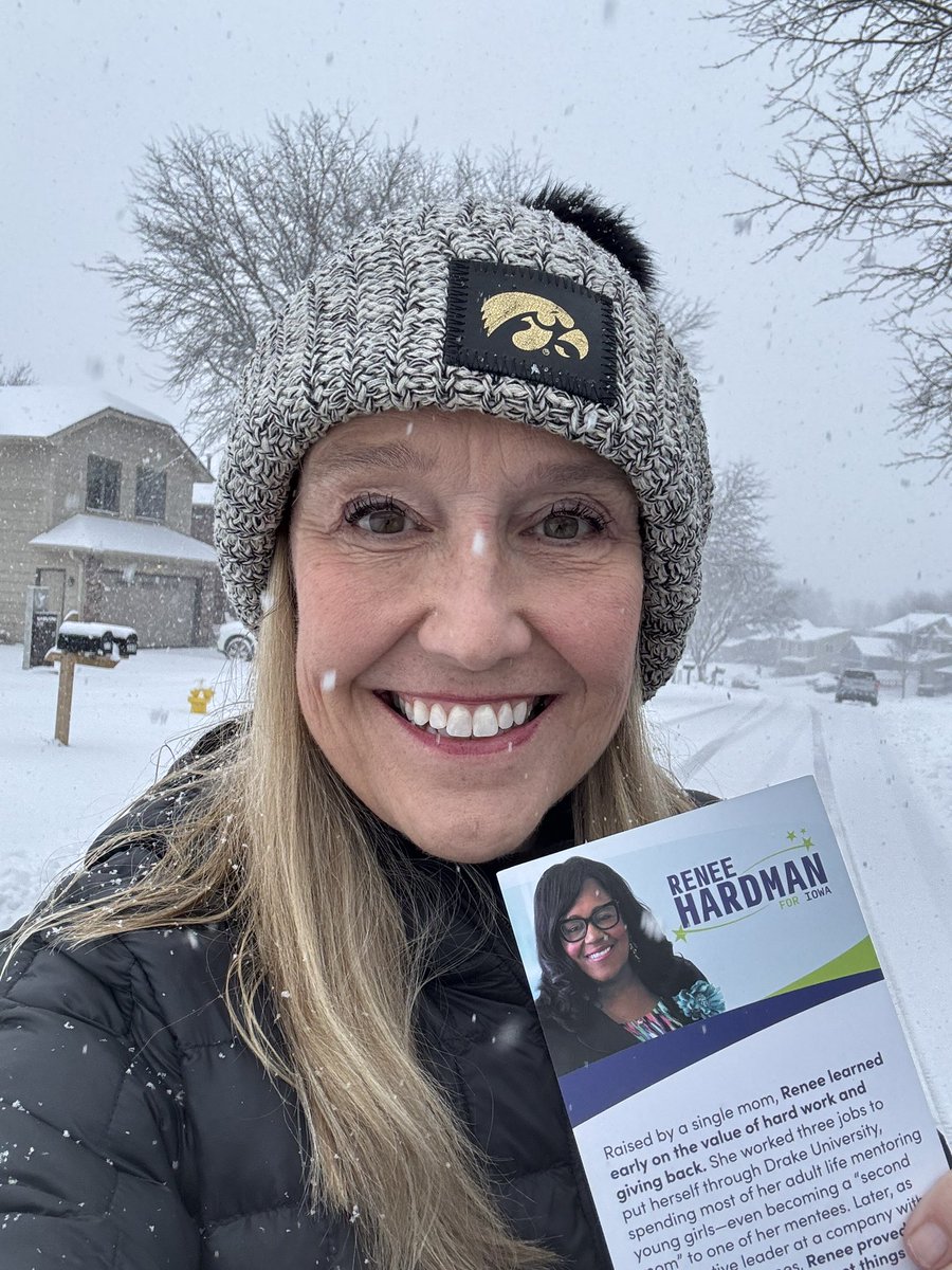 KonfrstForIowa's tweet photo. A little snow can’t keep us off the doors for Renee Hardman! If you live in Senate District 16, make sure to get out and vote before or on December 30th! https://t.co/LSnuA1D9xW